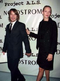 Uma Thurman Ethan Hawke 2000 NYC.jpg